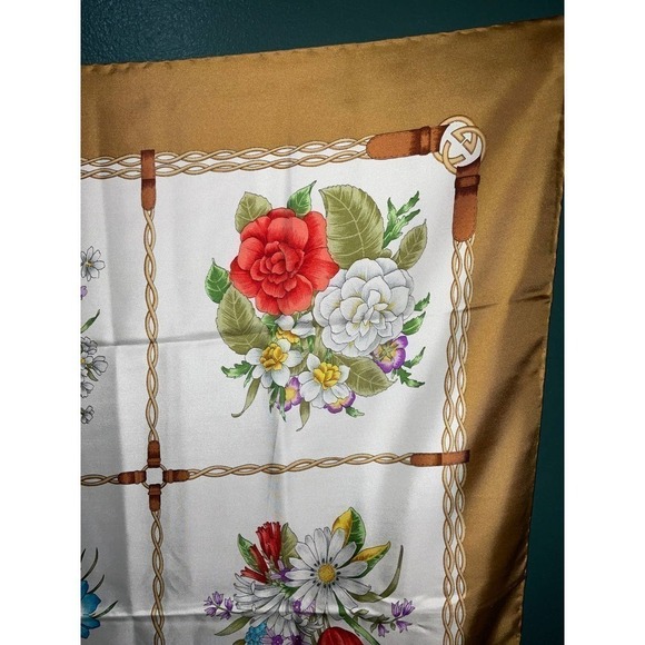 Gucci 100% Silk Floral Print Scarf - Picture 3 of 16